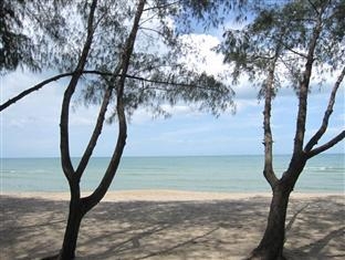 Laem Kum Beach Resort & Seafood